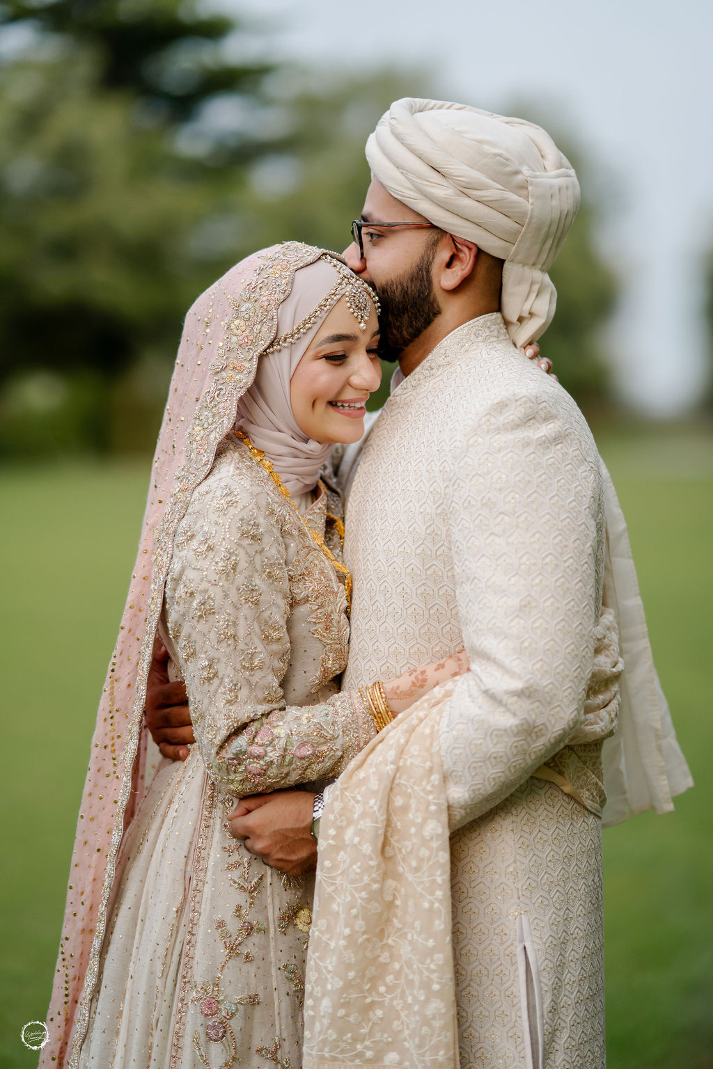 First Look vs Traditional Wedding Reveal