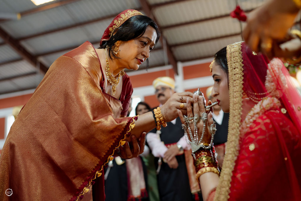 Creative Ways to Photograph Bridal Jewellery